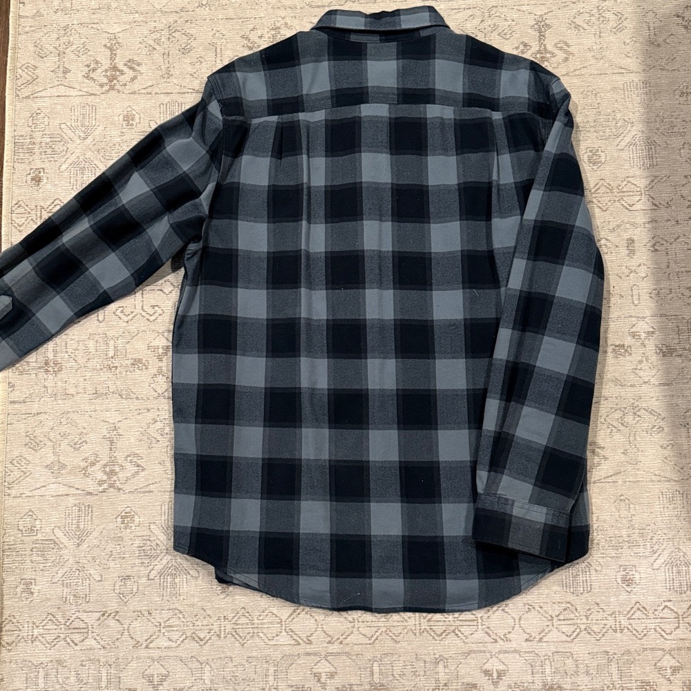 Carhartt men’s flannel - Picture 3 of 3